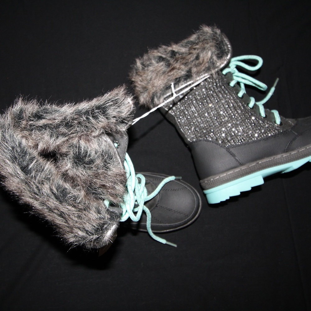 Brand new never worn winter boots size 1